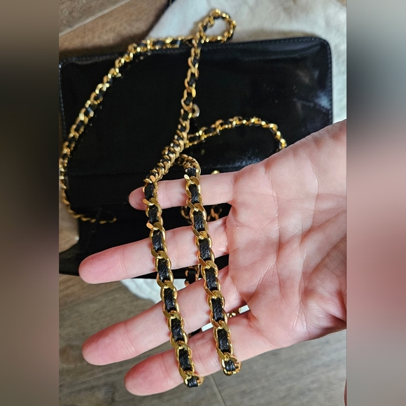 Chanel WOC in Black Patent Leather Vintage in EUC w/COA and dustbag - Picture 5 of 14